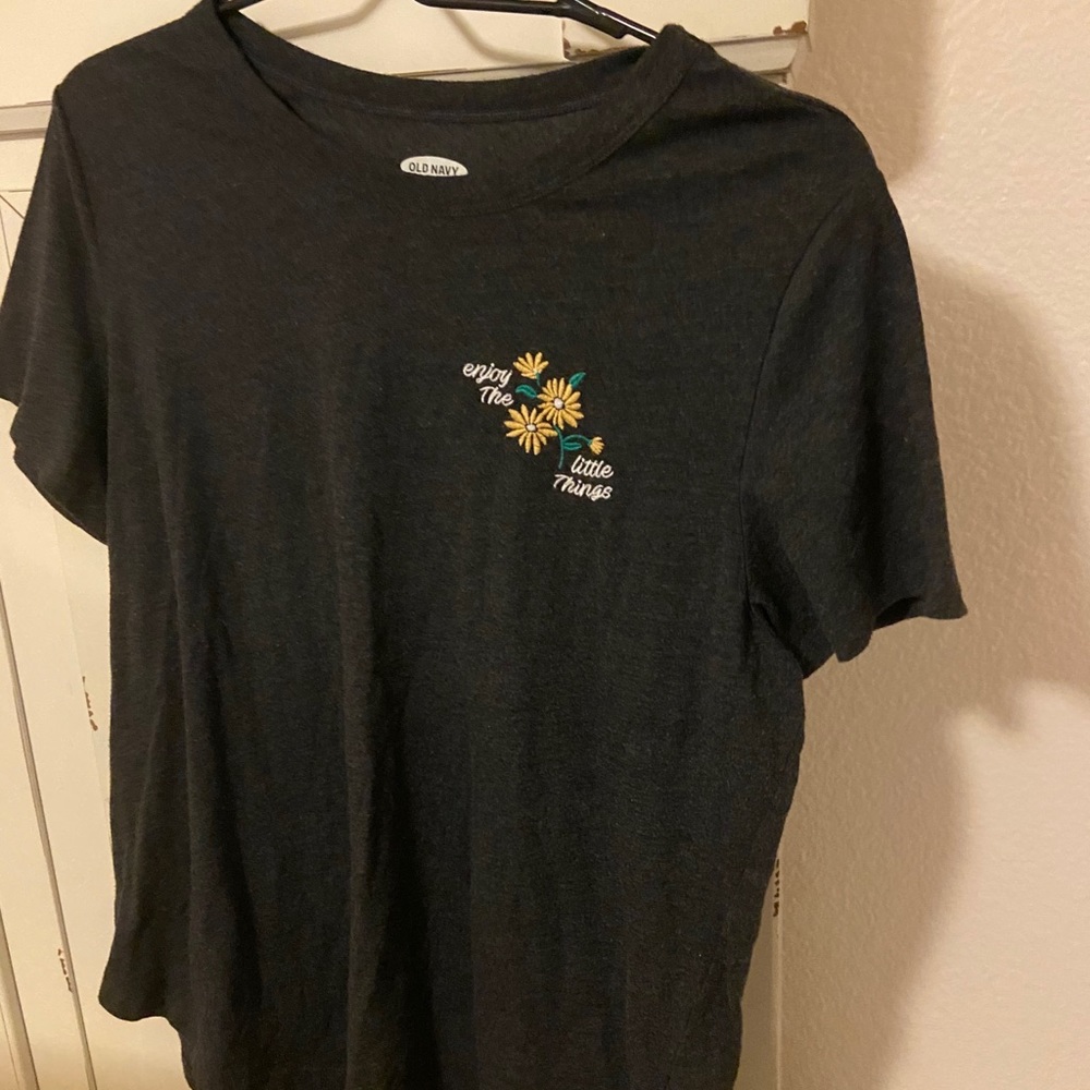 Old navy shirt sleeve shirt